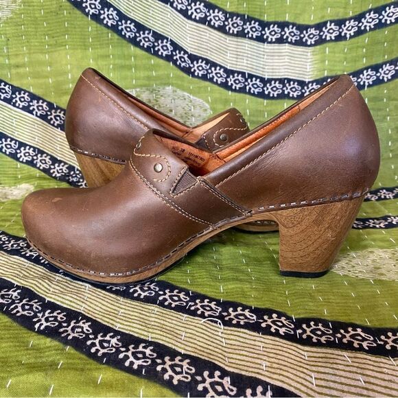 Dansko Riki Brown Leather Studded Clogs Size 38/ 7.5 - Picture 7 of 12
